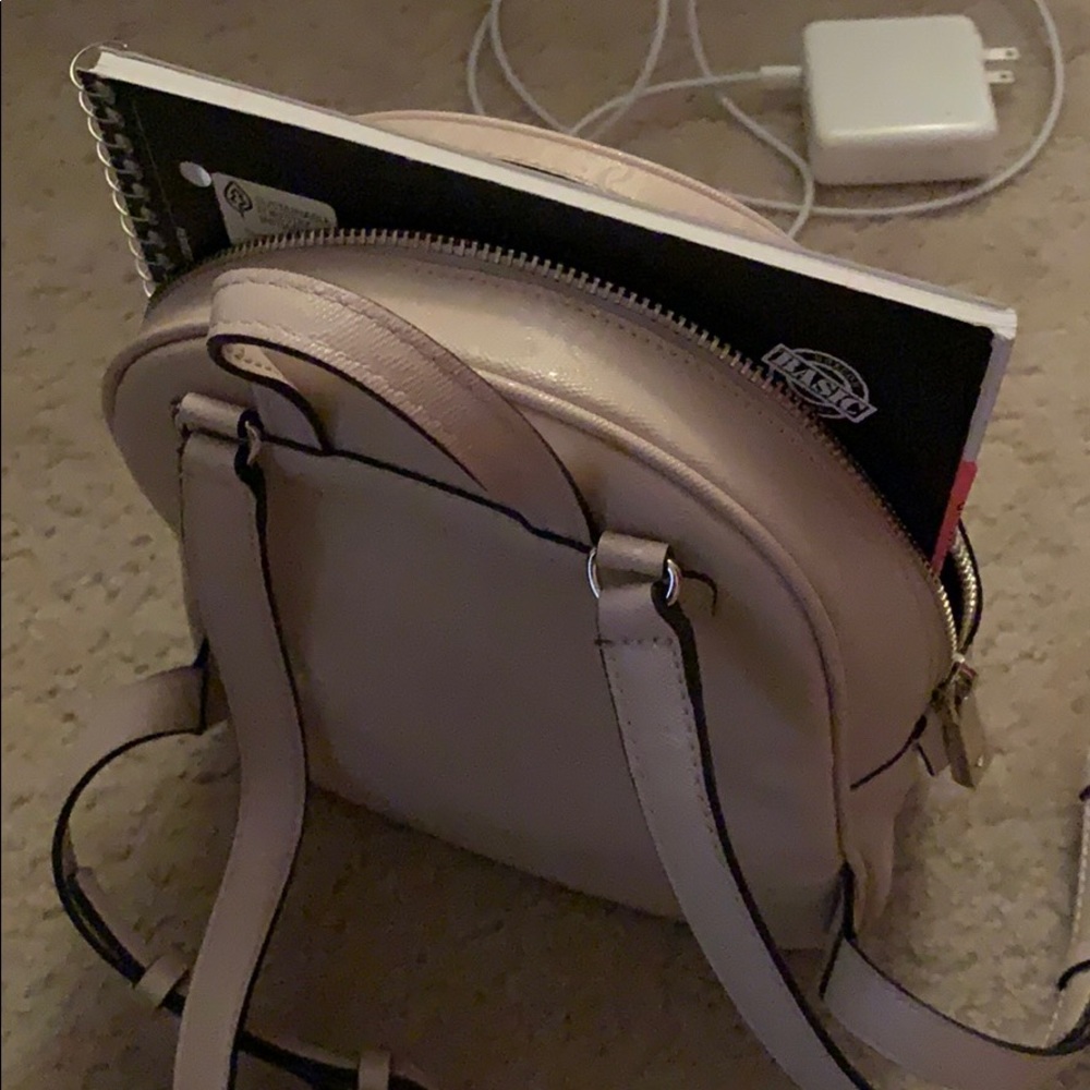 Guess small backpack - Picture 7 of 8